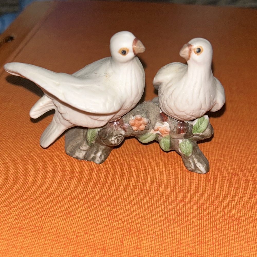 Vintage dove figurine porcelain
